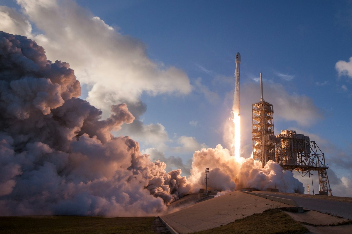 Rocket launch (stock)